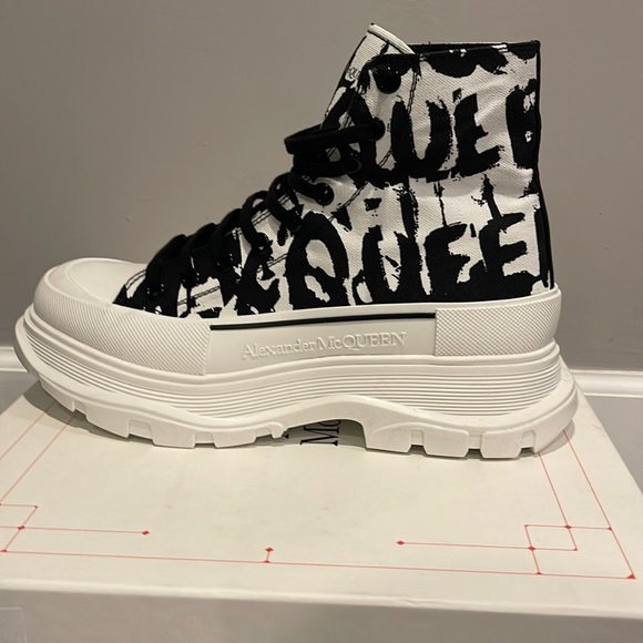 Alexander McQueen Tread Lace Up Boot